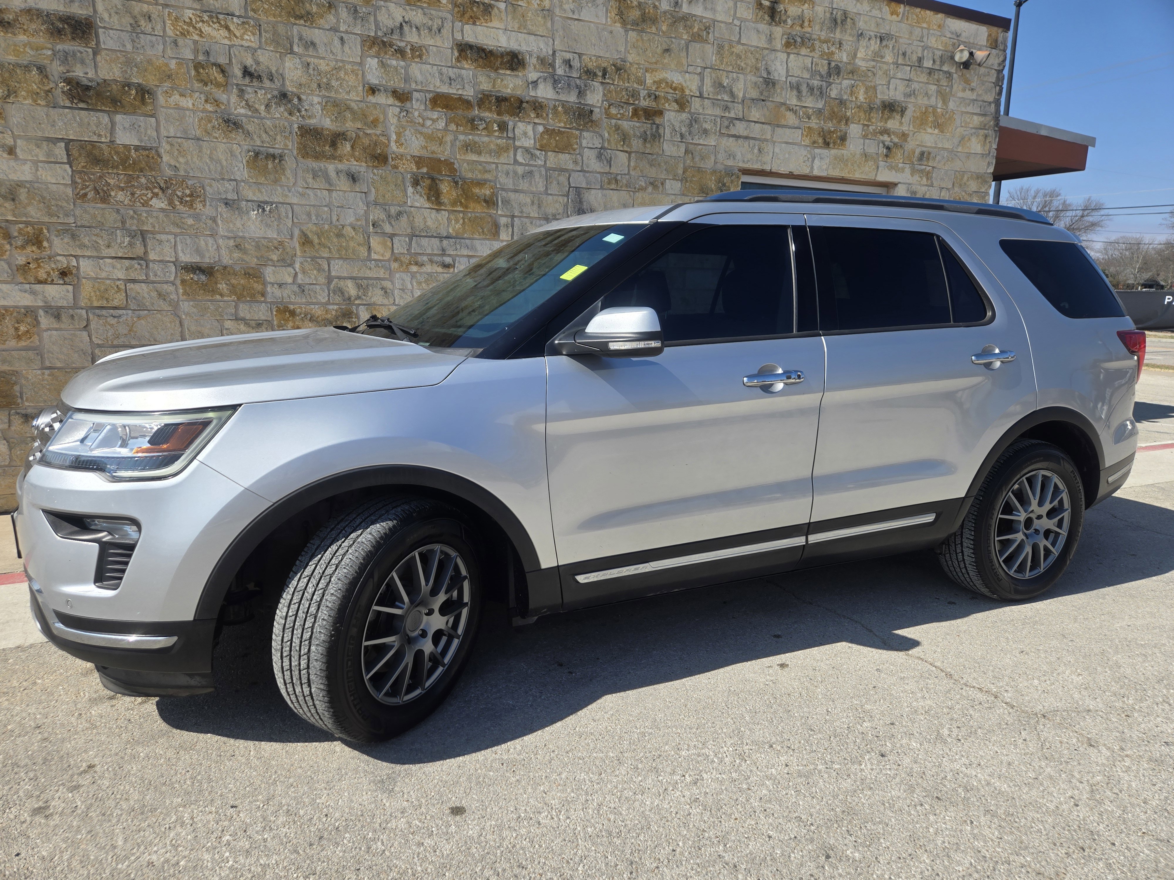 Used 2018 Ford Explorer Limited image 2