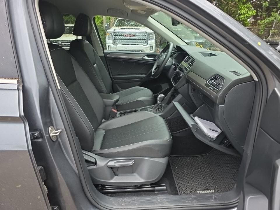 Used 2022 Volkswagen Tiguan SE image 4