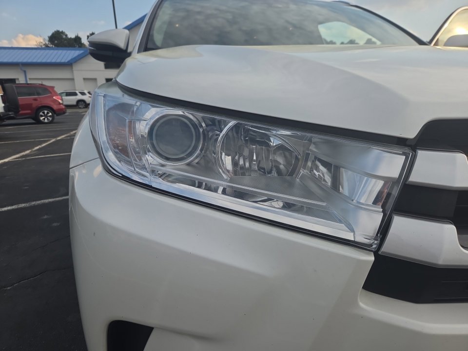 Used 2018 Toyota Highlander XLE FWD image 28