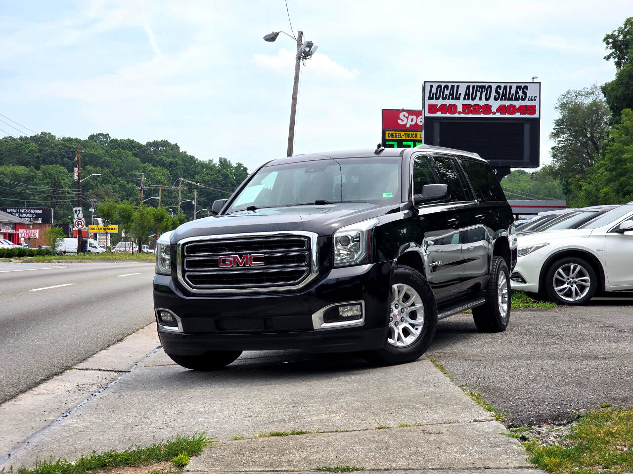 Used 2018 GMC Yukon XL SLT image 2