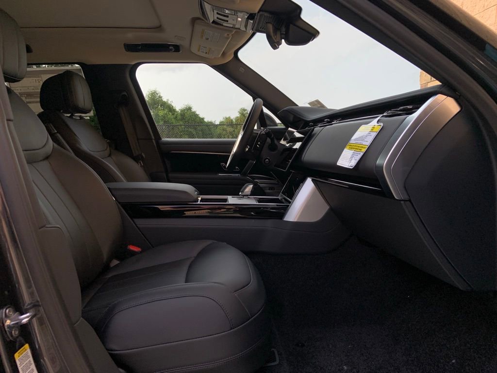 New 2025 Land Rover Range Rover SE image 15