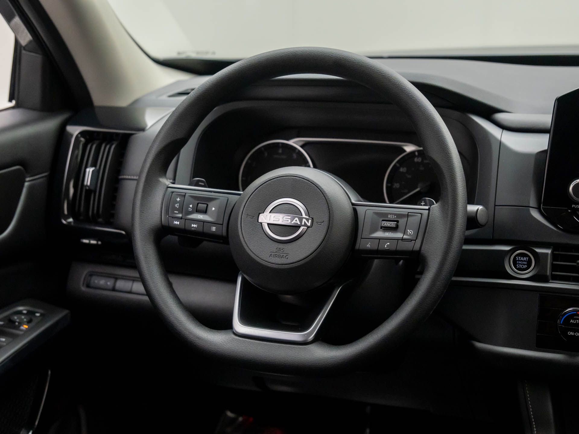 Used 2024 Nissan Pathfinder S image 10