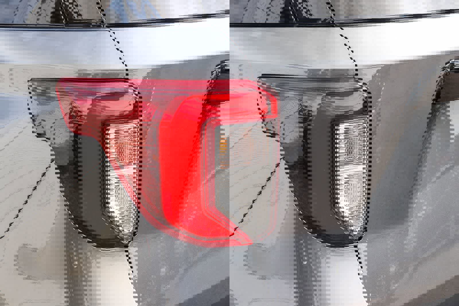 Used 2021 Ford Explorer ST w/ Equipment Group 401A image 9