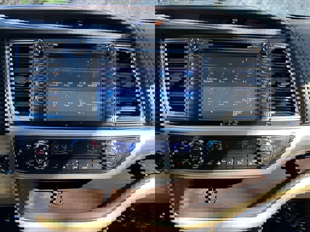 Used 2016 Toyota Highlander XLE image 17