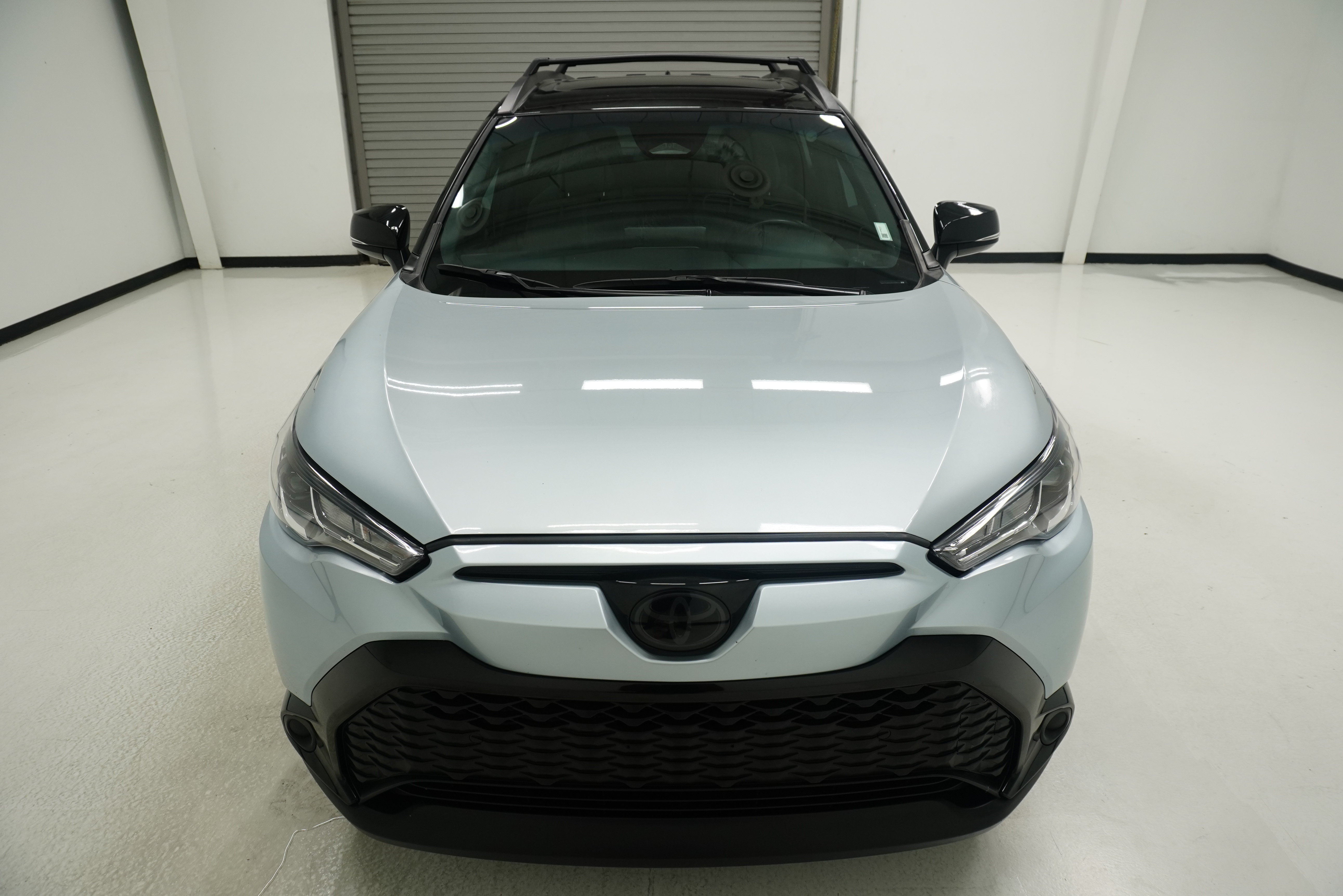 Used 2023 Toyota Corolla Cross AWD Hybrid w/ Moonroof Package image 2