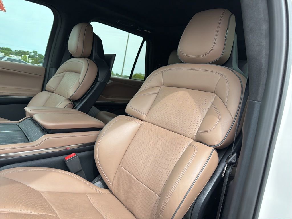 Used 2025 Lincoln Navigator Black Label image 18