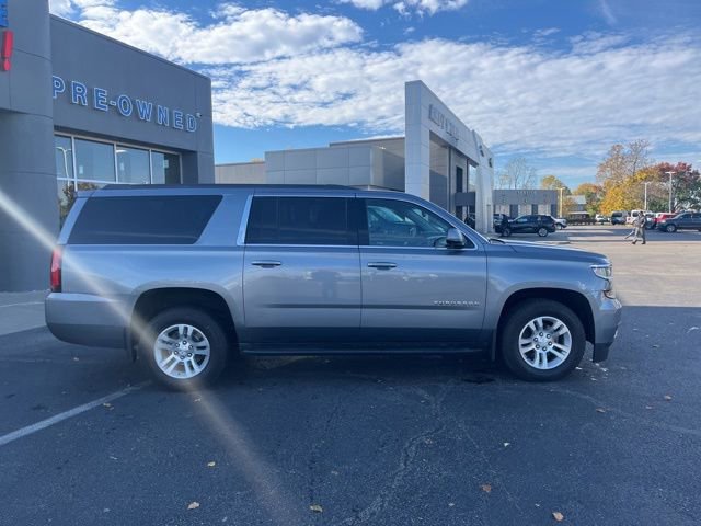 Used 2018 Chevrolet Suburban LT image 3