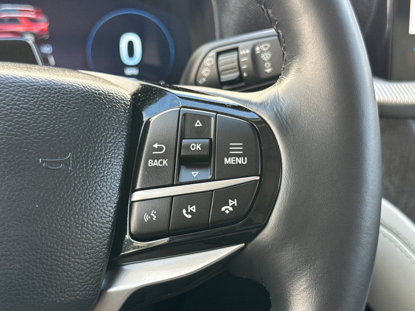 Used 2025 Ford Explorer Platinum w/ Ultimate Package RWD image 36