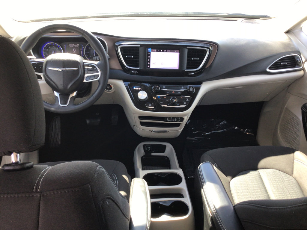 Used 2023 Chrysler Voyager LX image 15