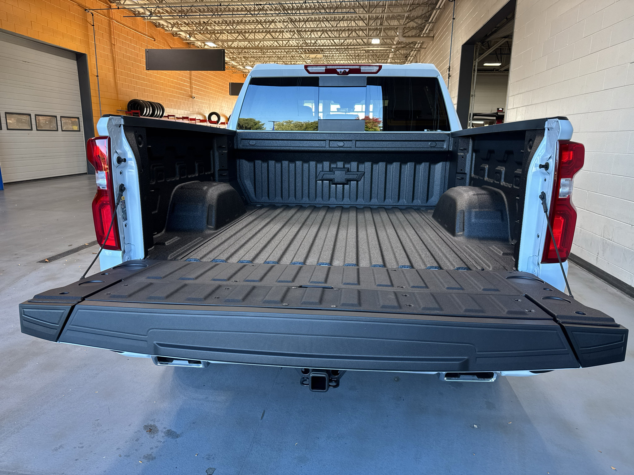 New 2026 Chevrolet Silverado 1500 High Country w/ Technology Package AWD/4WD image 23