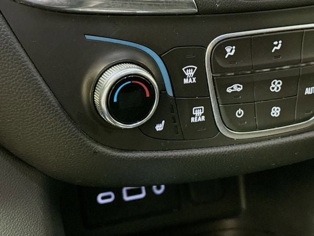 Used 2020 Chevrolet Equinox LT w/ Driver Convenience Package FWD image 21