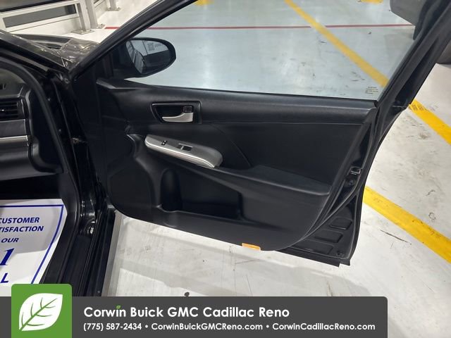 Used 2013 Toyota Camry SE image 30