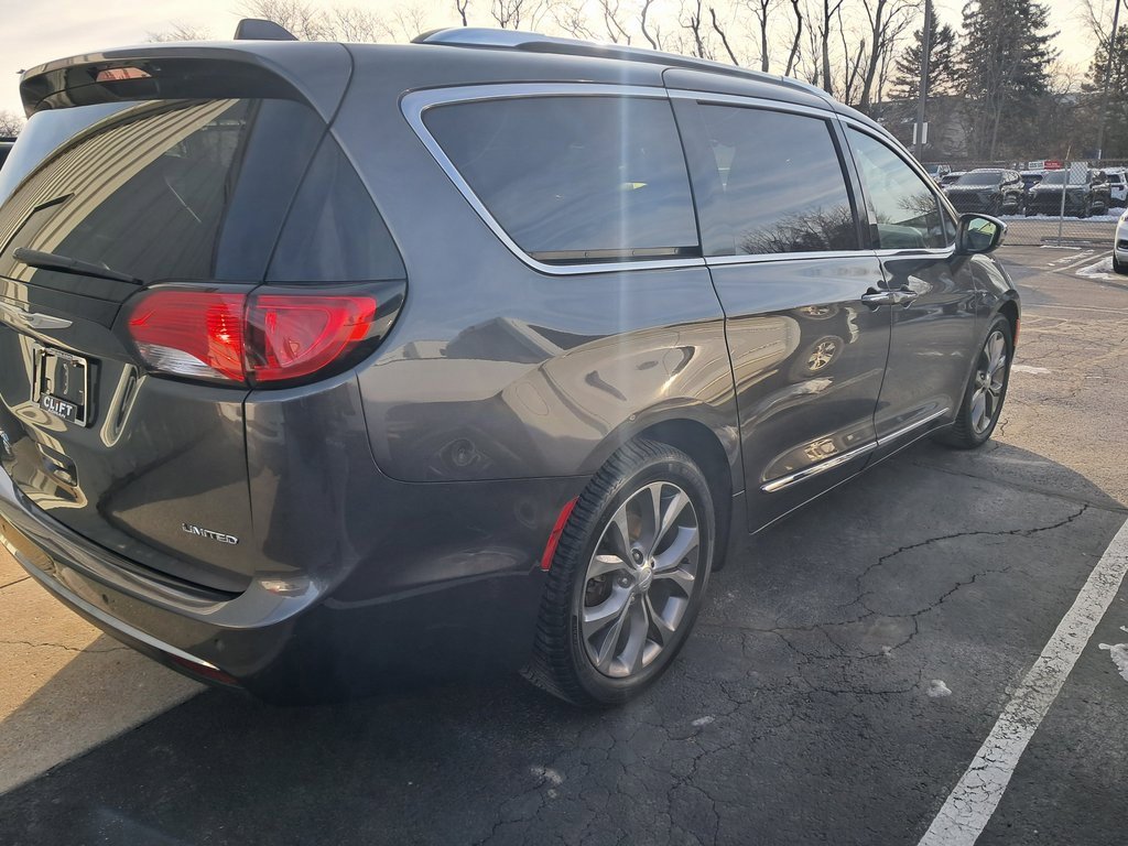 Used 2019 Chrysler Pacifica Limited image 7