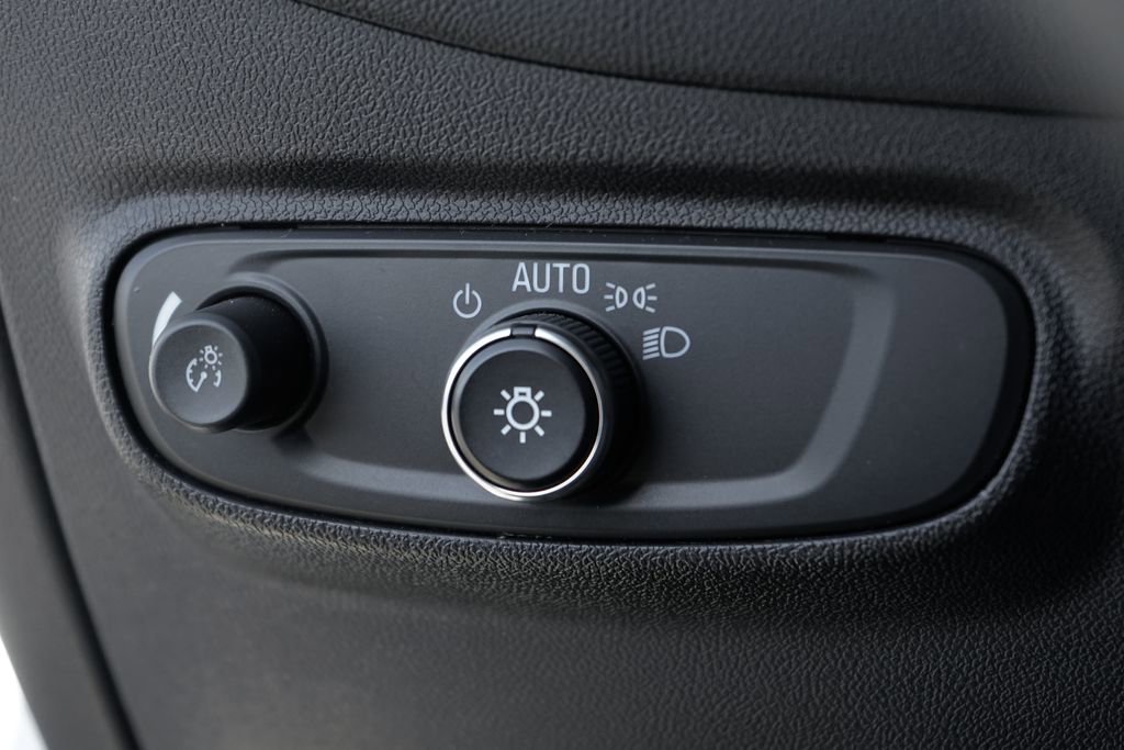 Used 2022 Chevrolet Equinox LS w/ LS Convenience Package FWD image 19