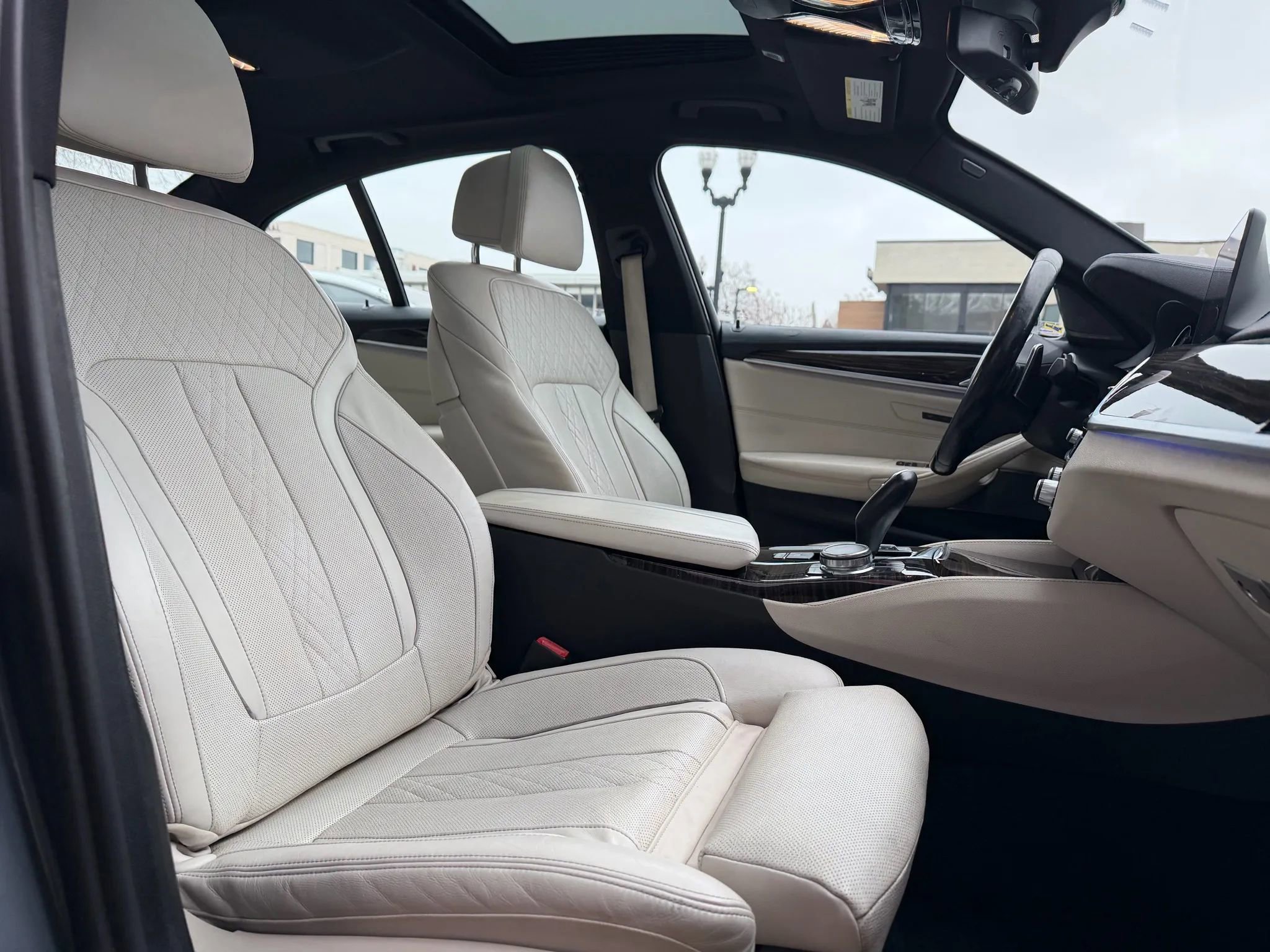 Used 2017 BMW 540i xDrive image 16