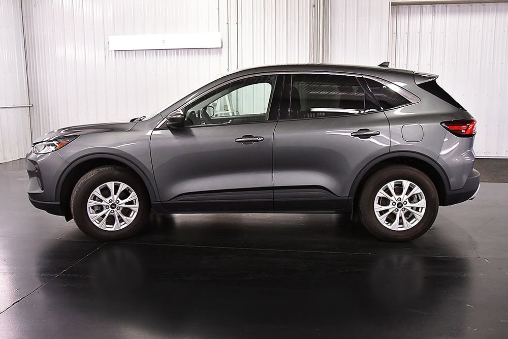 Used 2023 Ford Escape Active w/ Tech Pack #2 AWD/4WD image 4