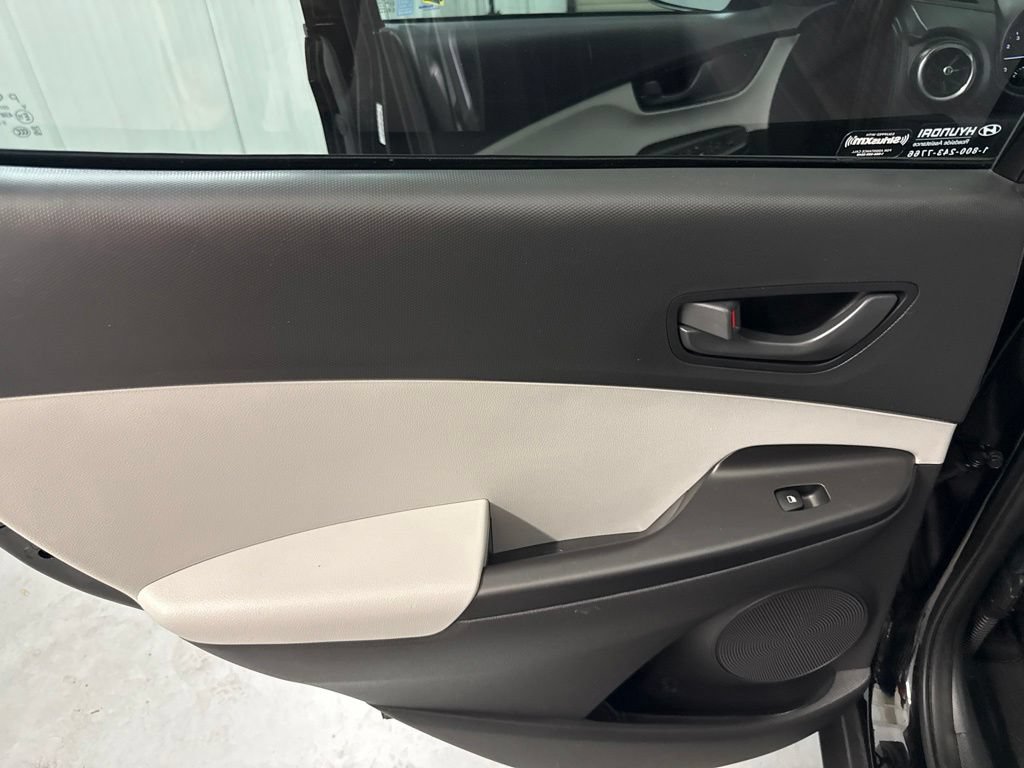 Used 2023 Hyundai Kona SEL FWD image 12