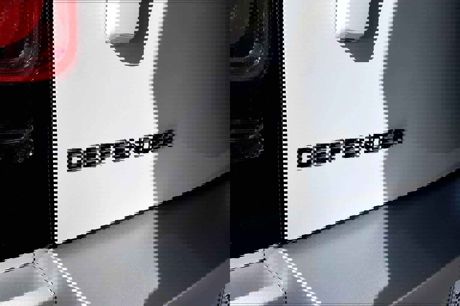 Used 2025 Land Rover Defender 110 S image 9