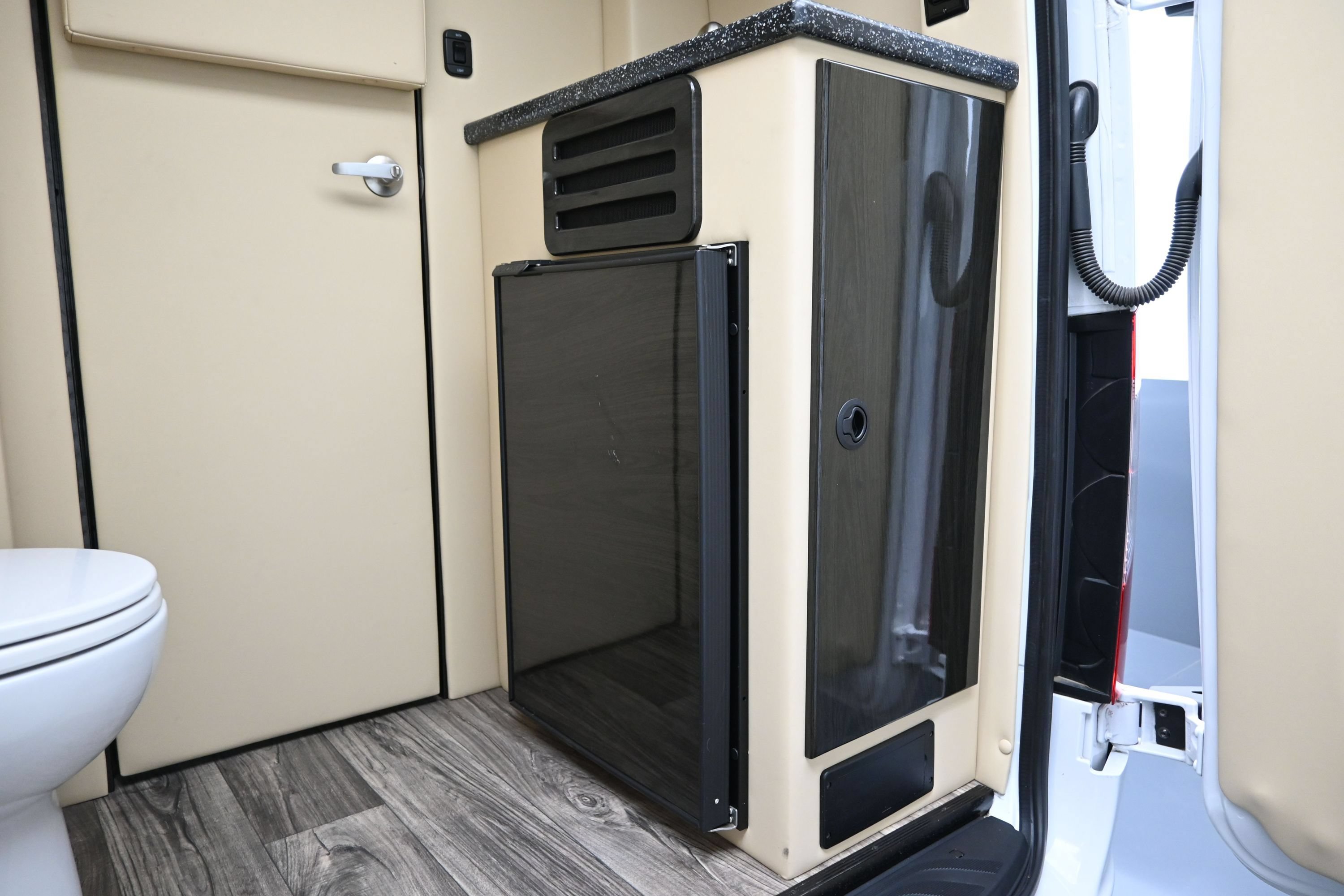 Used 2020 Mercedes-Benz Sprinter 2500 image 25