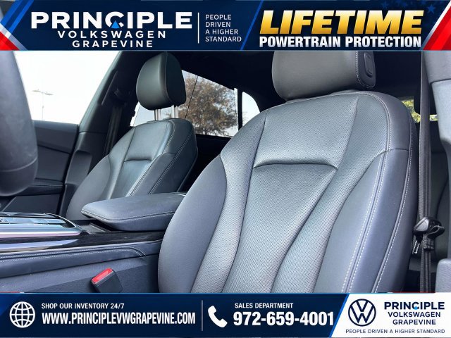 Used 2023 Audi Q8 Prestige w/ Prestige Package AWD/4WD image 12