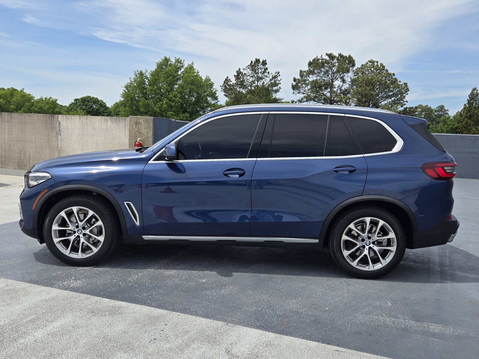 Used 2021 BMW X5 sDrive40i w/ Convenience Package image 2