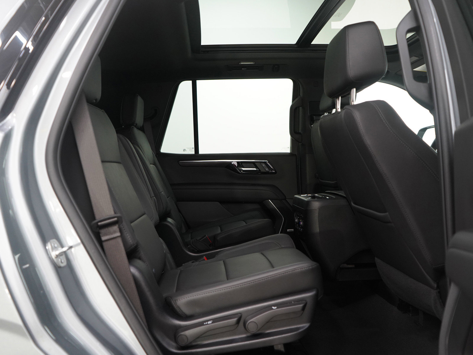 Used 2025 Chevrolet Tahoe Z71 w/ Z71 Off-Road Package image 13