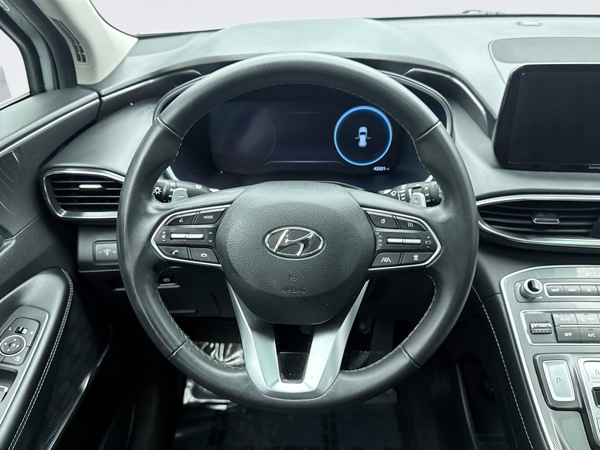 Used 2023 Hyundai Santa Fe SEL w/ Premium Package image 12