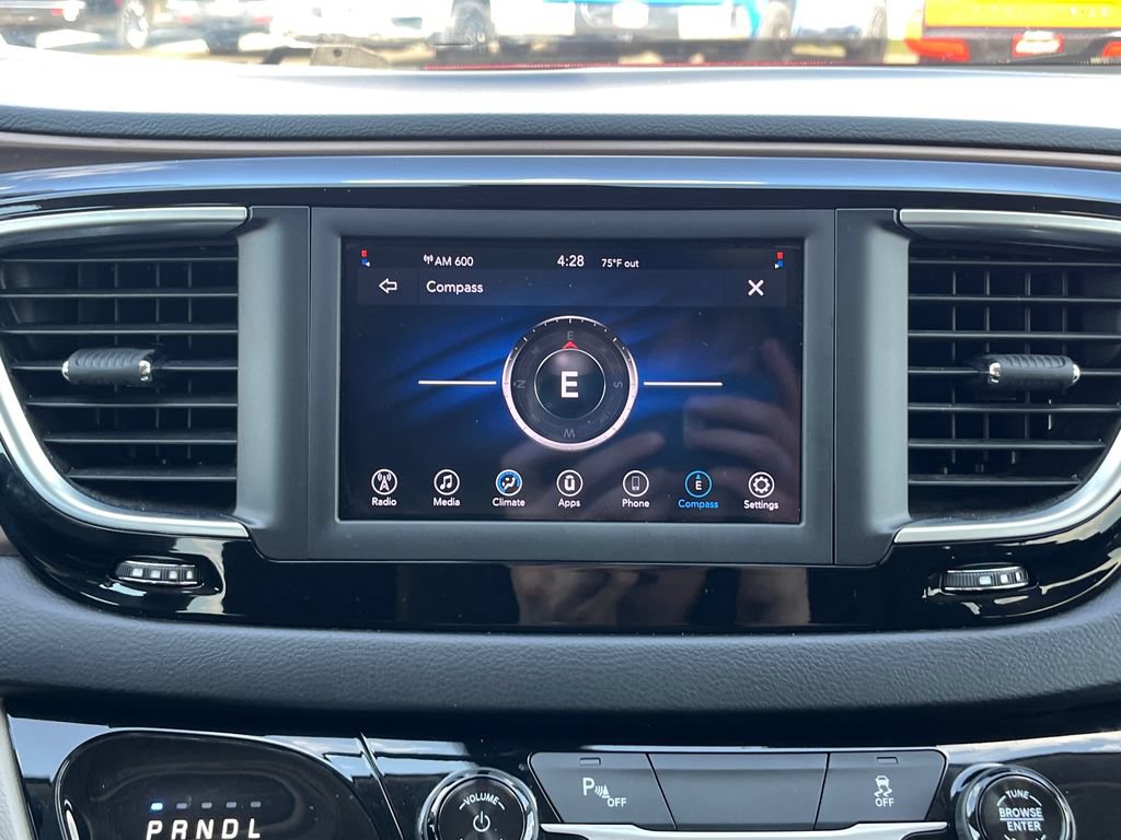 Used 2018 Chrysler Pacifica L FWD image 24