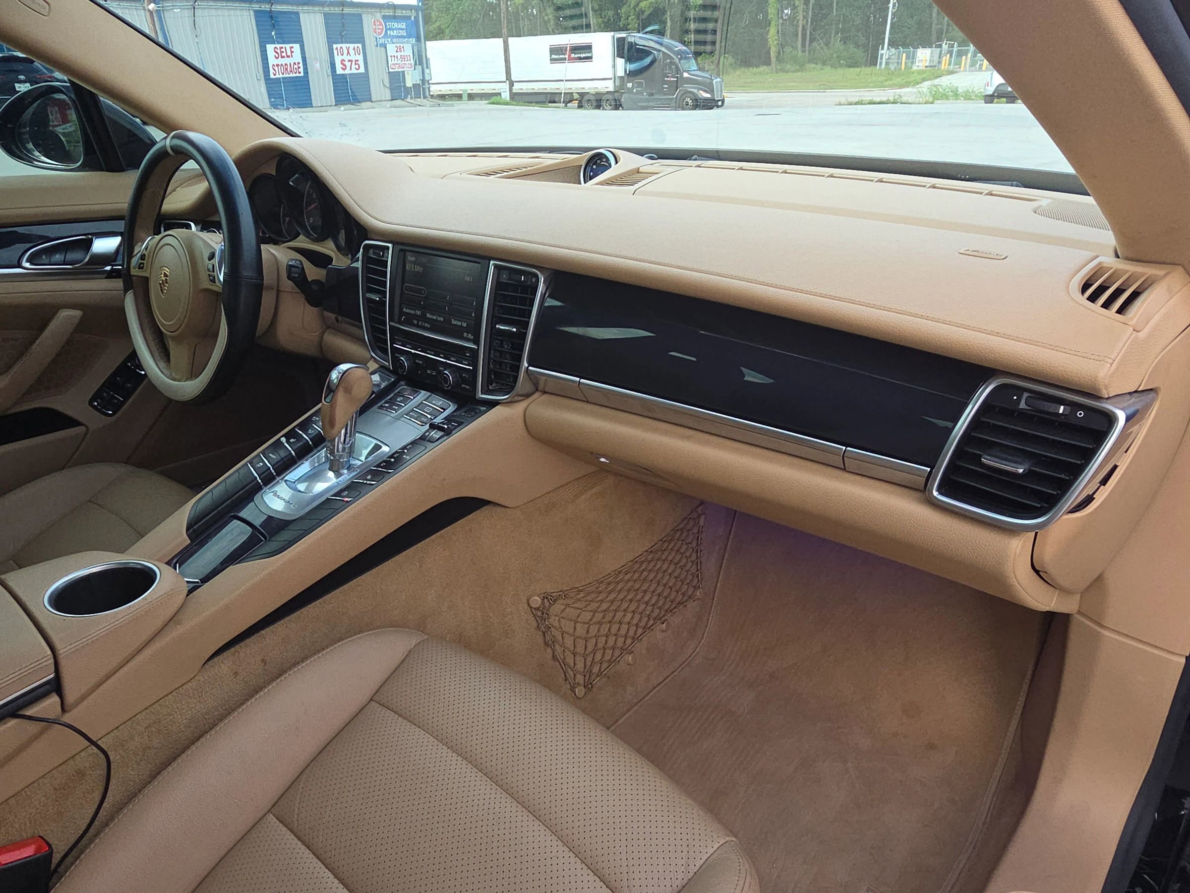 Used 2015 Porsche Panamera 4 image 24