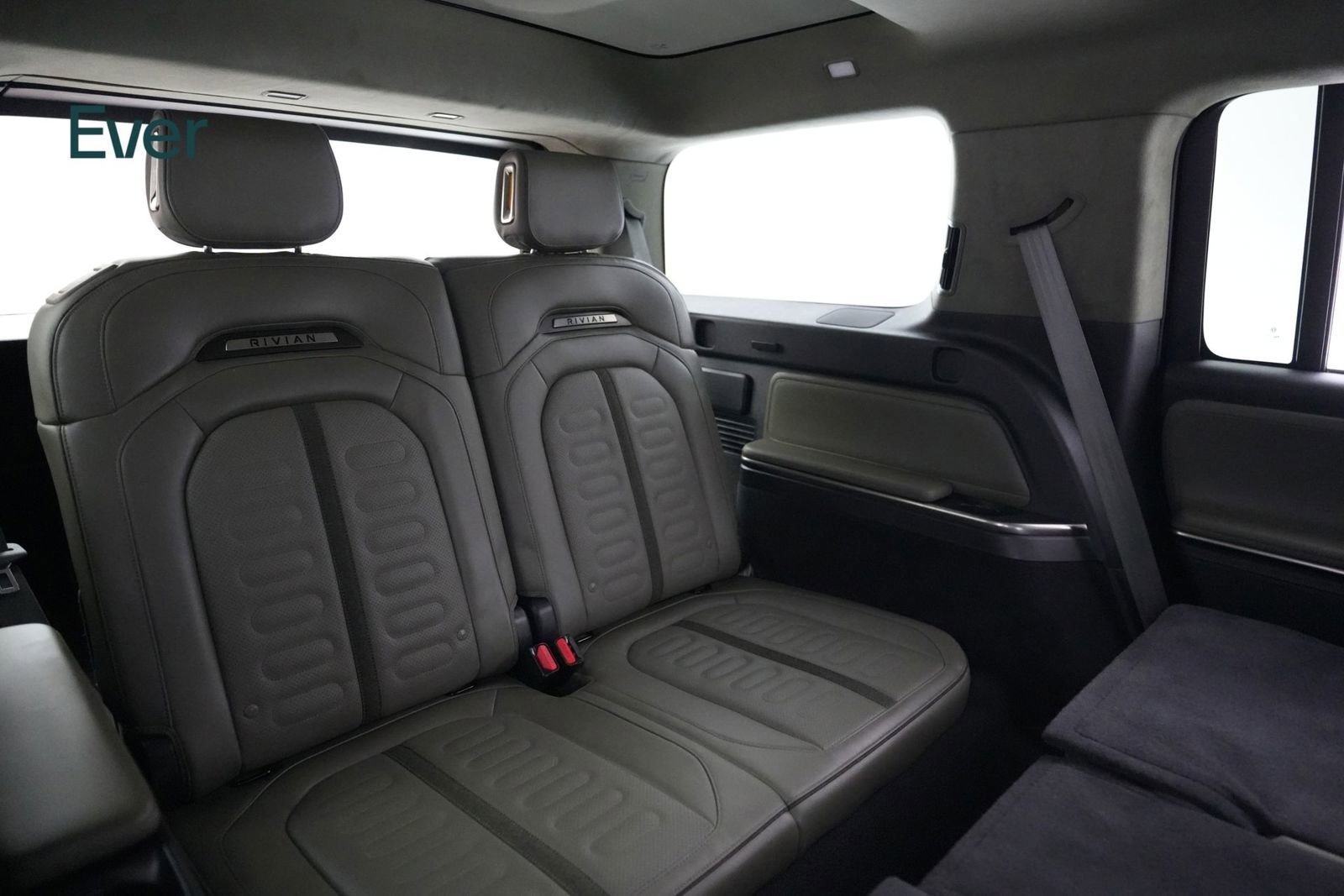 Used 2024 Rivian R1S Adventure image 26