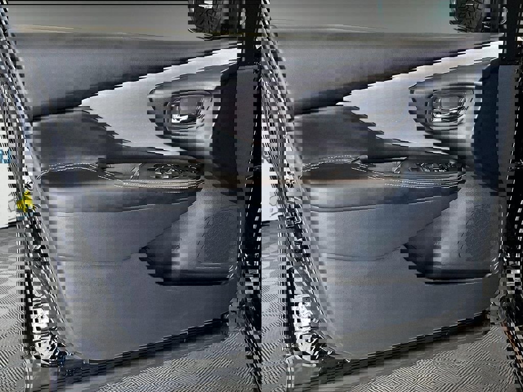 Used 2023 Nissan Murano SV w/ SV Midnight Edition Package image 6