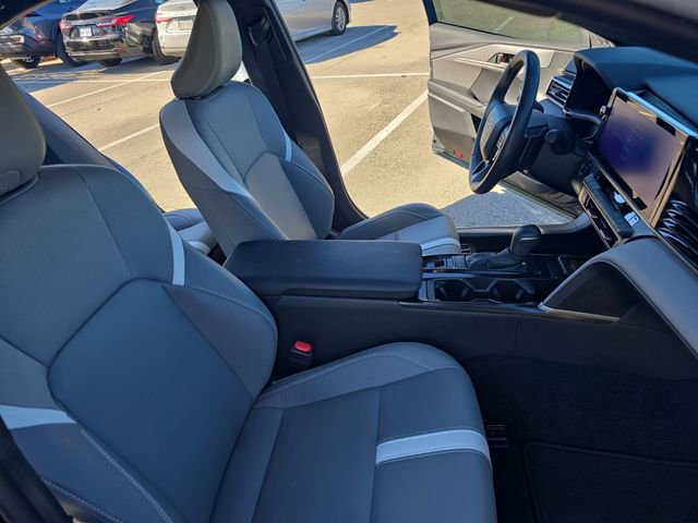 Used 2025 Toyota Camry SE image 10