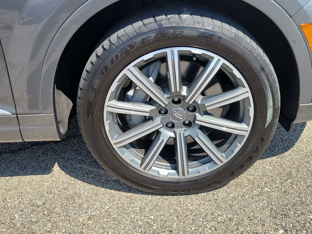 Used 2017 Audi Q7 3.0T Premium Plus AWD/4WD image 5