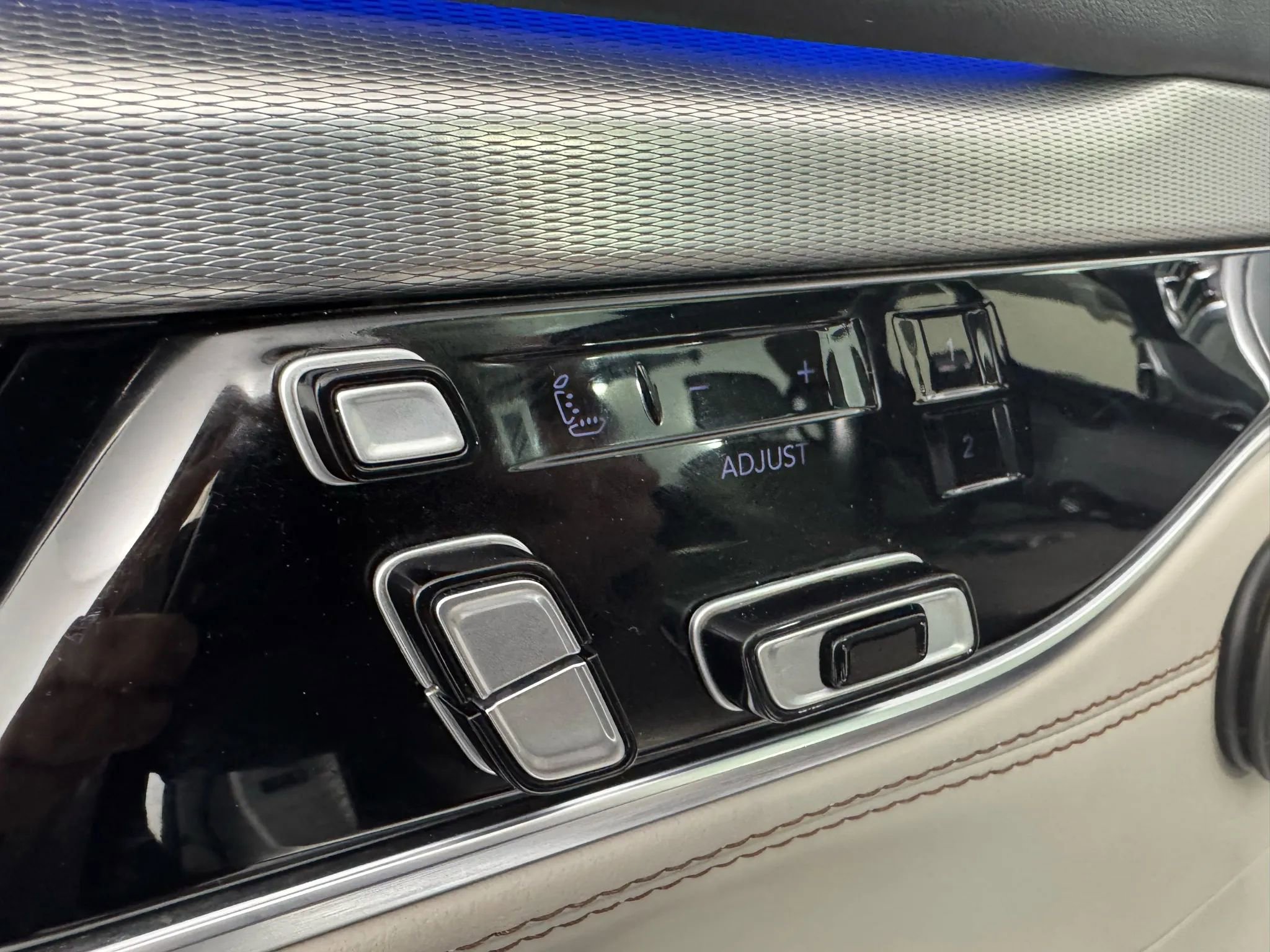 Used 2023 Jeep Grand Wagoneer 4WD w/ Flexible Seating Group image 43