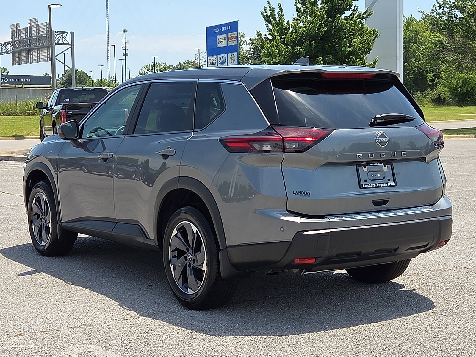 Used 2025 Nissan Rogue SV FWD image 4