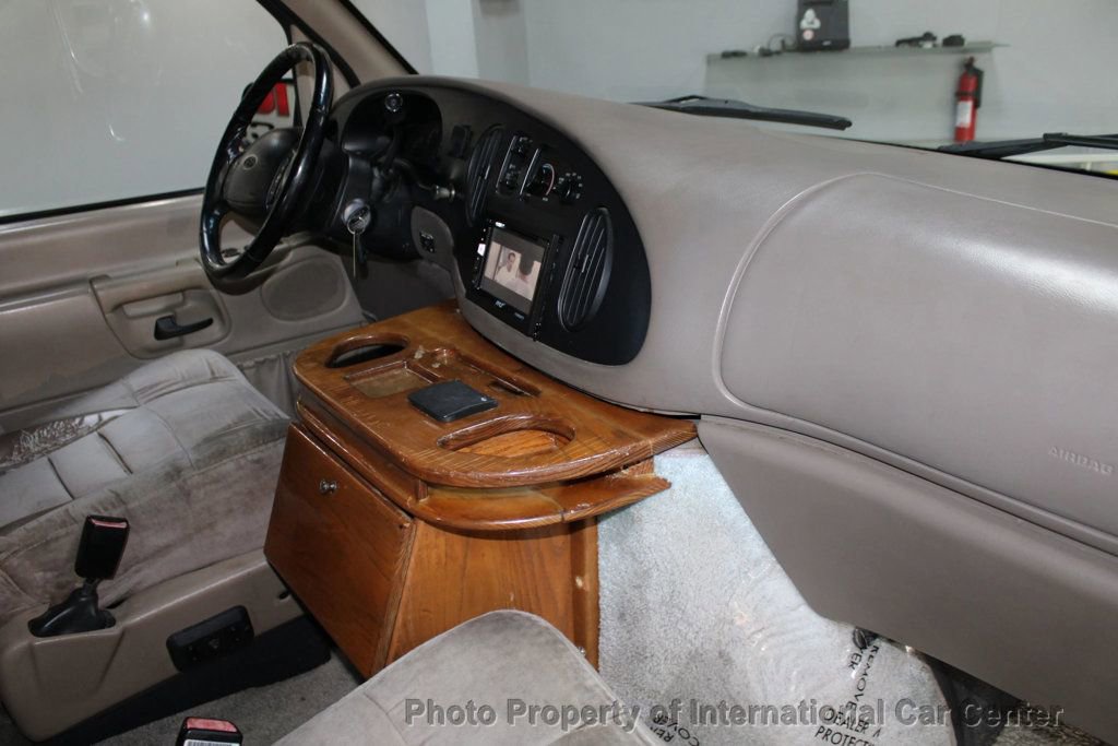 Used 2000 Ford E-150 and Econoline 150 image 24