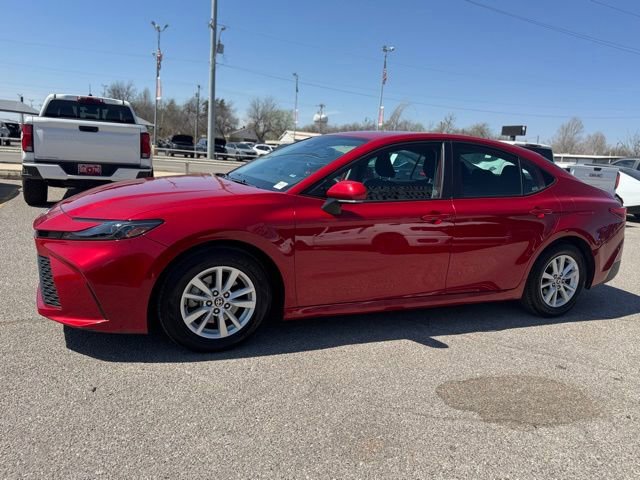 Used 2025 Toyota Camry LE image 3