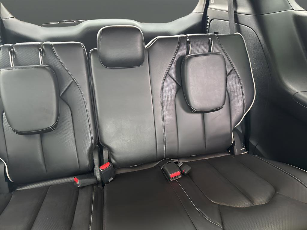 Used 2025 Chrysler Pacifica Limited image 32