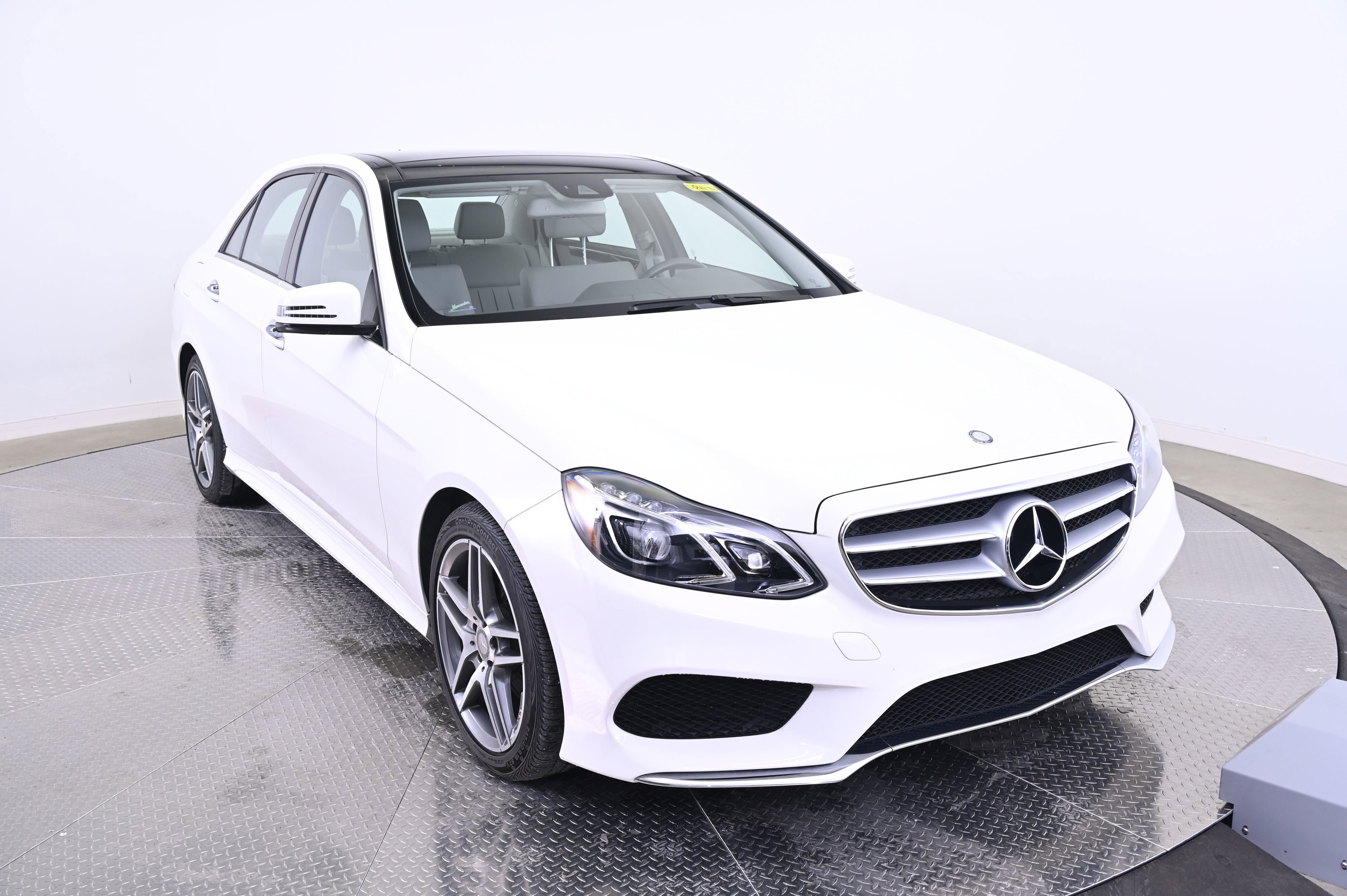 Used 2015 Mercedes-Benz E 400 4MATIC Sedan image 9