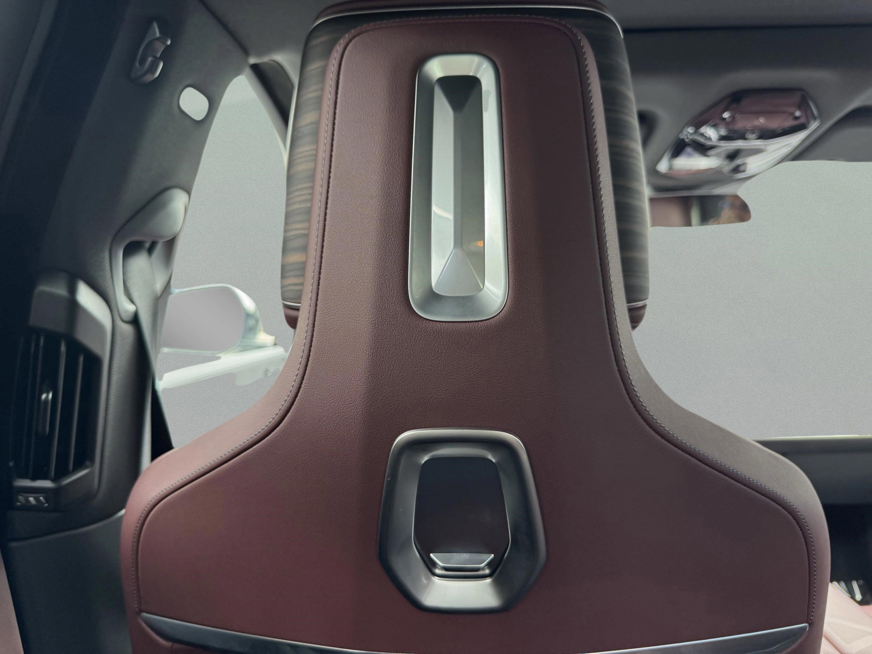 New 2025 BMW i7 xDrive60 w/ Premium Package image 29