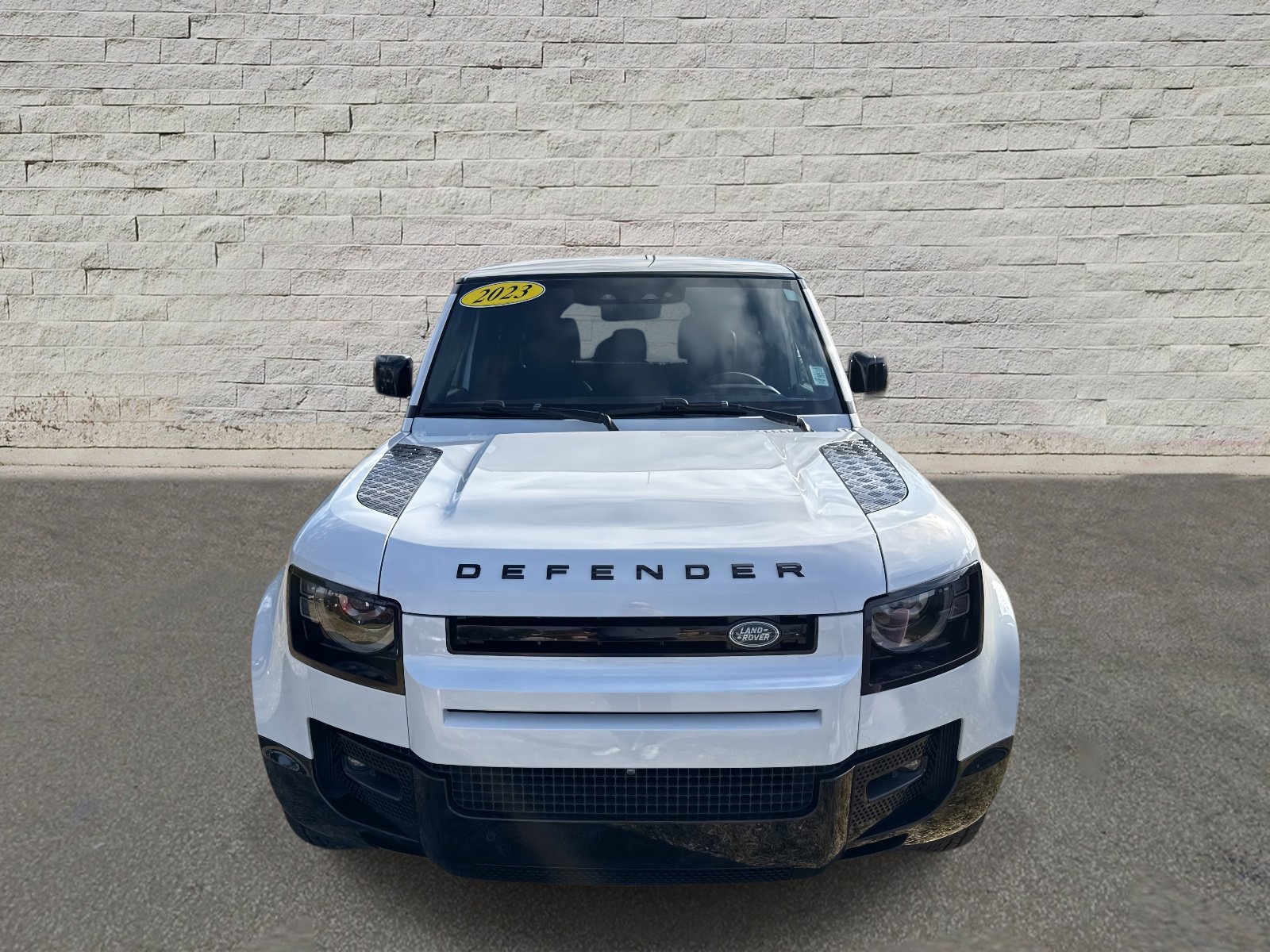 Used 2023 Land Rover Defender 110 V8 image 2