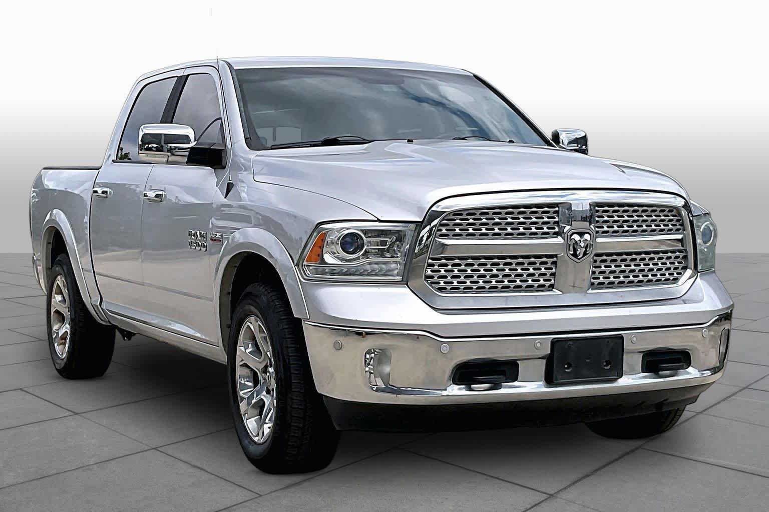 Used 2014 RAM 1500 Laramie w/ Convenience Group AWD/4WD image 3