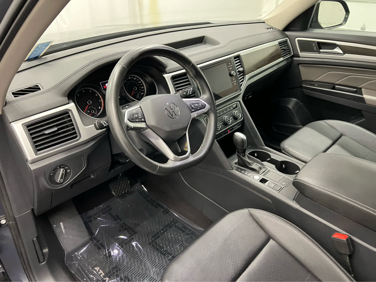 Used 2021 Volkswagen Atlas SE w/ Towing Package image 12