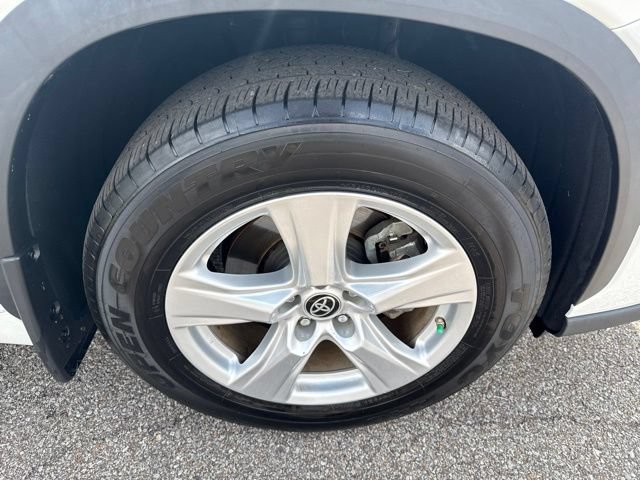 Used 2023 Toyota Highlander L AWD/4WD image 13