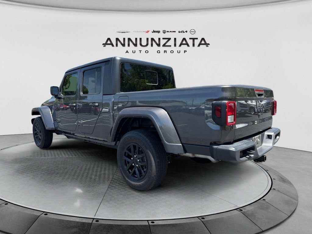 Used 2023 Jeep Gladiator Sport AWD/4WD image 5