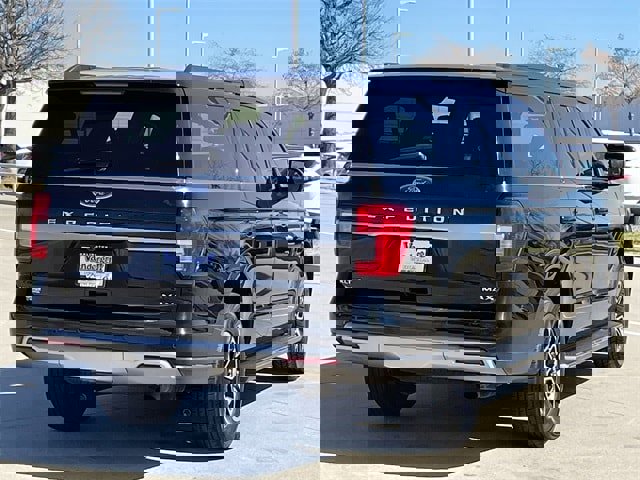 Used 2023 Ford Expedition Max XLT image 4