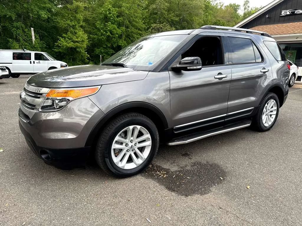Used 2014 Ford Explorer XLT w/ Equipment Group 202A AWD/4WD image 3