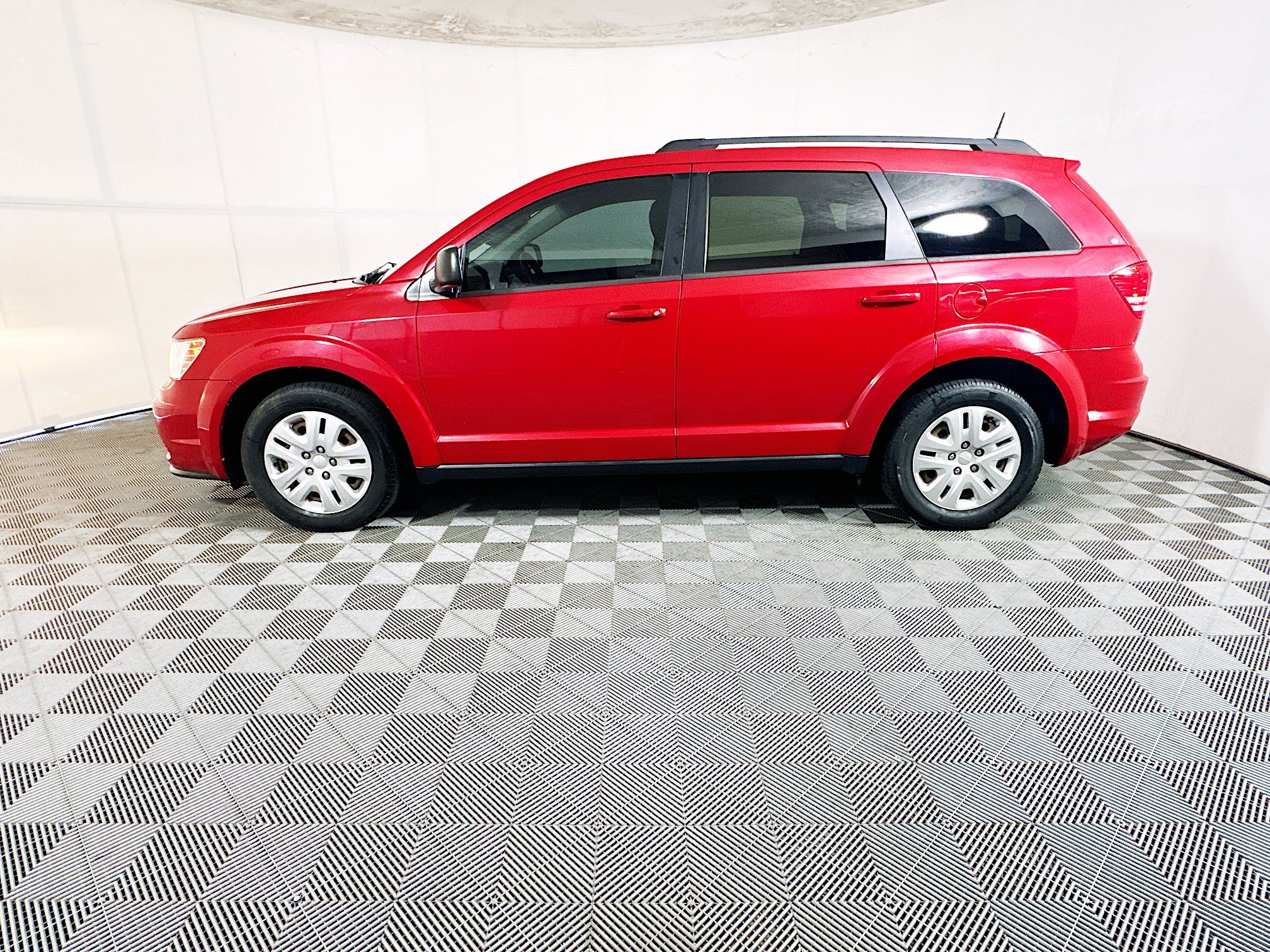 Used 2019 Dodge Journey SE FWD image 6