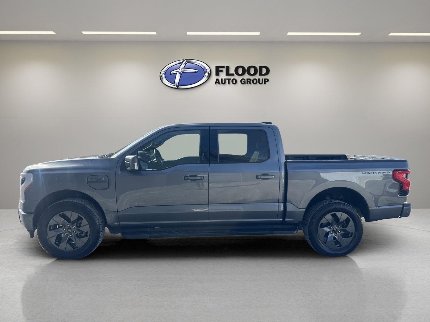 Used 2022 Ford F150 Lightning Lariat w/ Equipment Group 511A High image 5