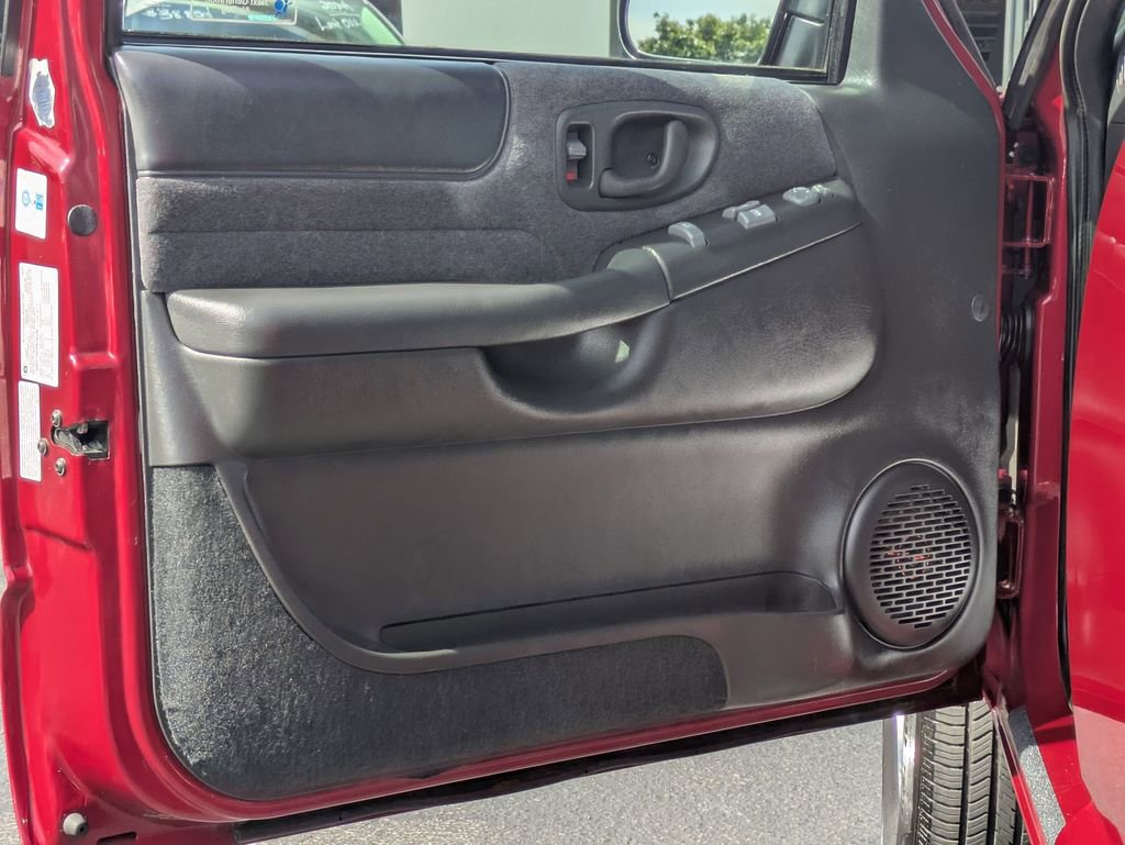 Used 2000 Chevrolet Blazer LS w/ LS Preferred Equipment Group image 11